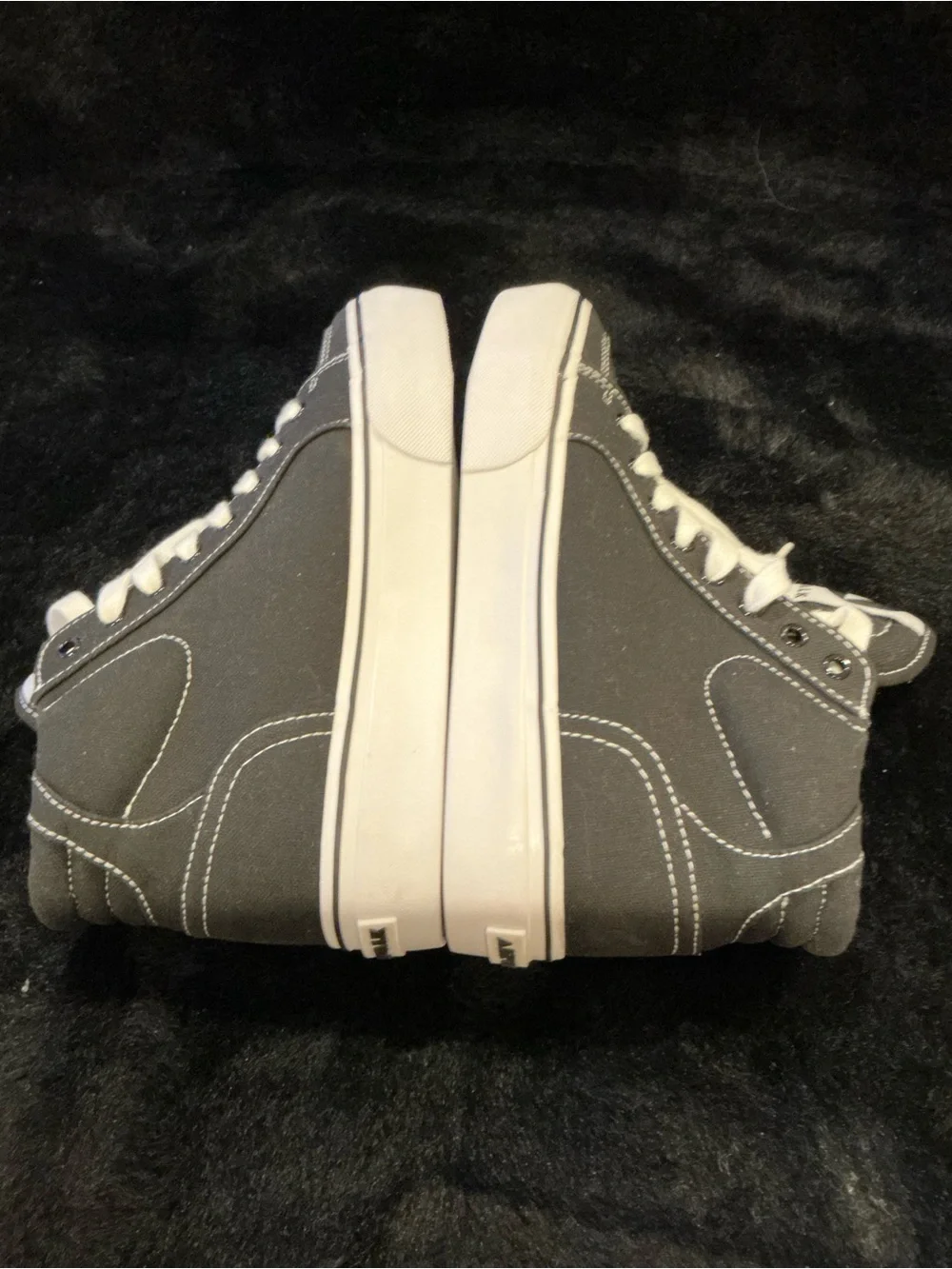 Airwalk Aurora Black and White Canvas High-Top Sneakers Size 7